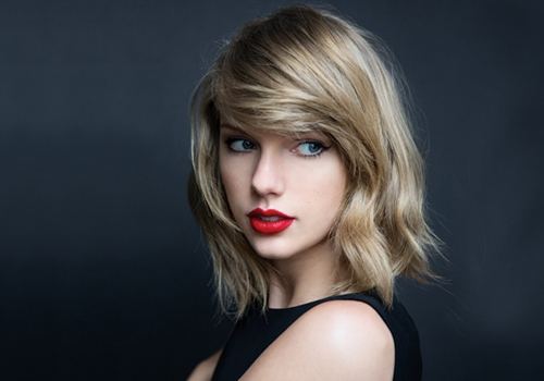 Stunning Taylor Swift HD Desktop Wallpaper