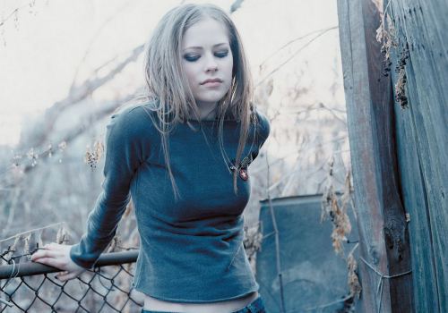 Avril Lavigne Sexy Singer 4K HD Wallpaper