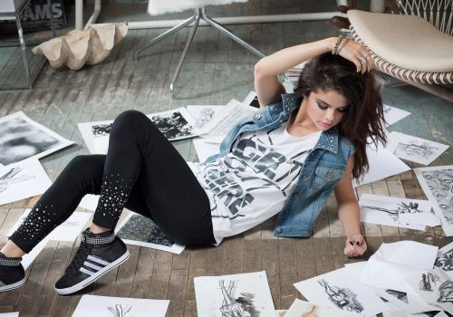 Lovely Selena Gomez Phtoshot HD Wallpaper